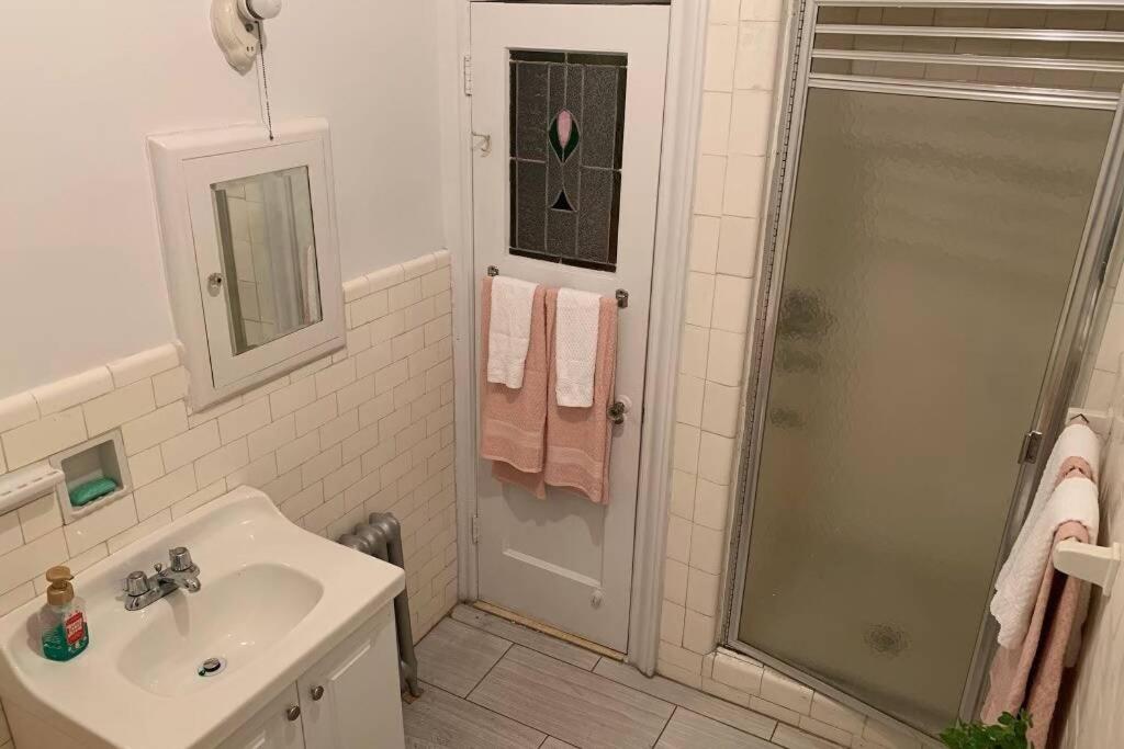 Cozy 2 Bedroom Apartment In Queens Nova York Exterior foto